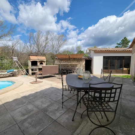 Family Home with Jacuzzi, Swimming Pool and Gym