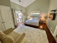 Modern 6 bedroom retreat, stunning lake views, close to village!