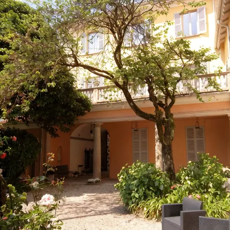FeWo Luino Loft: Historic Charm, 100m to Lake & Swiss Gateway.