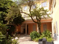 FeWo Luino Loft: Historic Charm, 100m to Lake & Swiss Gateway.