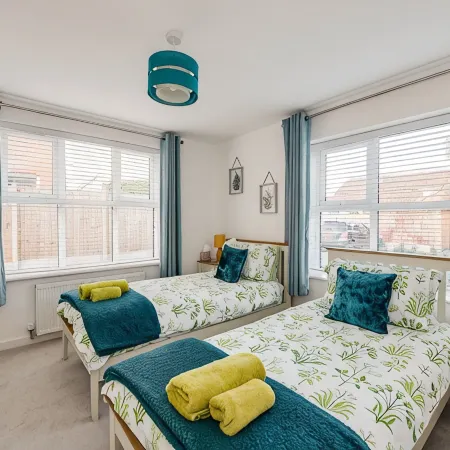 'Spire View'  New Forest Holiday Home - 3 minutes walk to the open forest