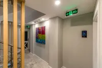 Isola 12 Hotel