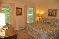 Sunsets,140' on Torch Lk,Lg Dock,Hot Tub,Tennis/Pickle Crt,Kayaks,Play/swing set - 4 stjerner