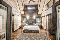 Elegant Couples Cabin, Magnolia Design, 5-Star Amenities - 4-Star