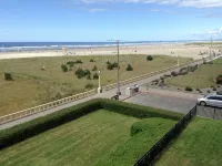 Oceanfront 2rd floor Balcony 2 blocks to Turnaround-Work Remotely - 4-Star