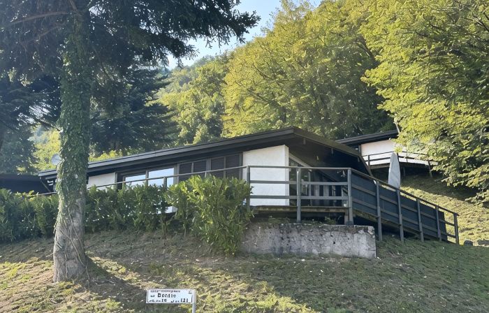 Lake Garda Tignale vacation home bungalow with pool and lake view