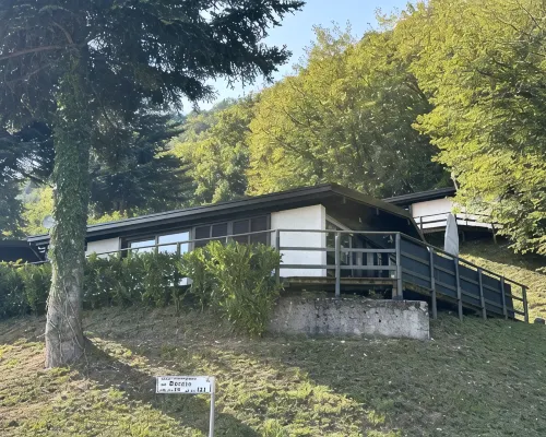 Lake Garda Tignale vacation home bungalow with pool and lake view Hotels in Tignale