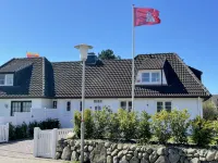 Doppelhaushälfte mit Großem, Sonnigem Garten im Nördlichen Westerland - Kitchens