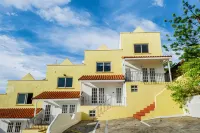 Fast WiFi, 4 bedrooms, sleeps 8, panoramic ocean views, West Coast .. Paradise !