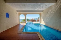 Amazing View Oceanfront with 2 pools, Daily Housekeeping - Swimmingpools