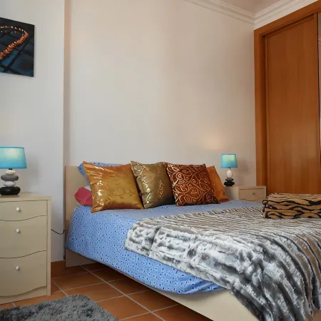 2 bedroom top floor apartment, swimming pool, Air-Con.
