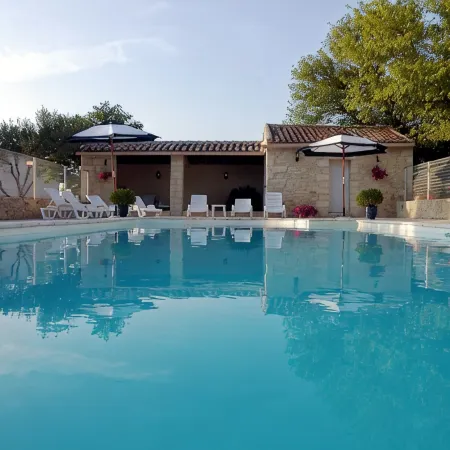 Charming furnished apartment in Mas, UzËs, pool, 656 yards away from town centre