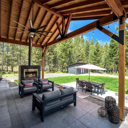 NEW BEND MODERN CHALET 14 MINUTES TO MT. BACHELOR!