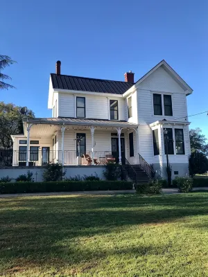 Beautiful 6 bedroom Historic Park Victorian