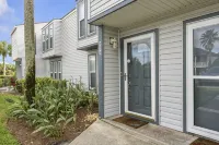 Spacious Family Beach Condo. Quiet North End. Walk to Beach, Pool & Attractions - 2-Star