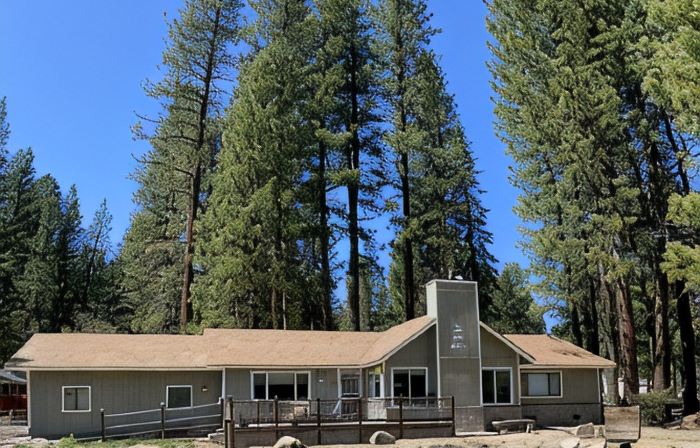 New AC Installed:  3 Bedroom Home with Golf Course View , Dogs OK