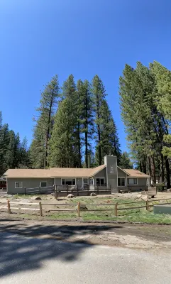 New AC Installed:  3 Bedroom Home with Golf Course View , Dogs OK - Boutique