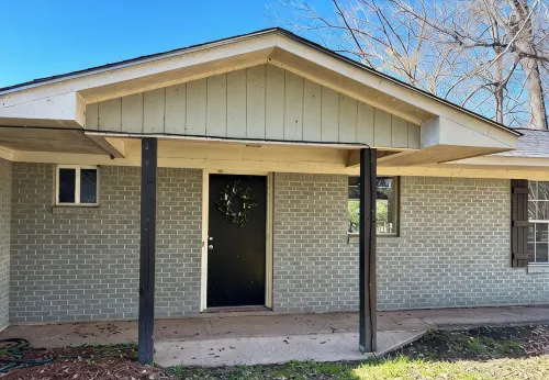 Sleeps 10. Bayou Front Home close to ULM, Sports Complexes, Airport and I-20.