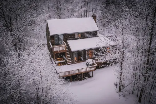 Quaint Stowe Vermont Cabin - شرفة