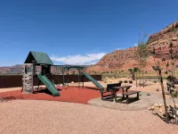 Private hot tub! Pool/Spa! 2 King Beds! Bunk Room! Sleeps 10! Pickleball! Gym!