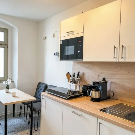 Central apartment for 4 people with kitchen, WiFi & private parking space