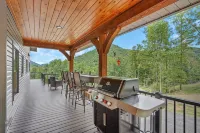 Stunning Bugle Hollow Lodge