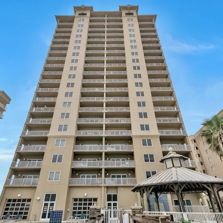 NEW LISTING Escapes/Spacious 2br2ba/1600+sq ft/New decor/Beachfront/