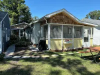 Canary Cottage: Lakeside, Boat Slip, Beach, Family Friendly - 2-Star
