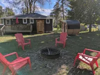 Cozy Beach Cottage with Sauna & Spacious Backyard just 5mins from the Beach