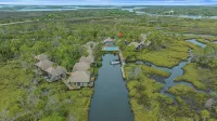 Charming Waterfront Home - Dock Access - Fishing Retreat - Pool - AC - King Bed! - balcony