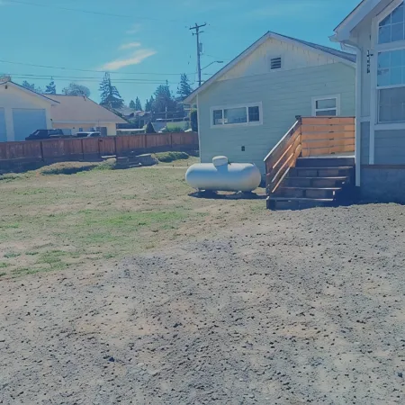 Charming 2-bedroom house with AC, WiFi in North Bend, pets ok, crabbing tools