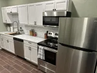 Completely renovated! Within a few blocks of downtown bars and restaurants - Wi-Fi