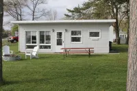 Silver Lake Cottage with a beautiful view of silver lake and the dunes - 2-Star