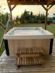 The Bird House- 3 bed unique home with Hot tub - 4 ดาว