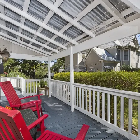 Great Location-walking distance to downtown; quiet; historical district