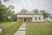 Ren Farmhouse! 17 acres | Game Barn! | 10 mi to Wed Venues! - 3つ星