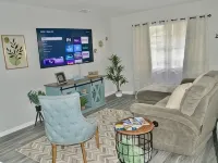 Charming 2-bedroom remodel house in welcoming St. Cloud with WiFi, AC Hotels in St. Cloud