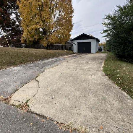 Newly Remodeled 4 Bedroom - 5 Minute Walk to Downtown Fountain!