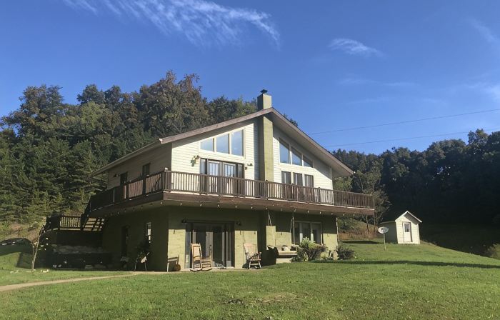 70 acre farmhouse ponds fishing kayaking near red river gorge