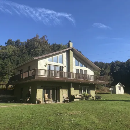 70 acre farmhouse ponds fishing kayaking near red river gorge