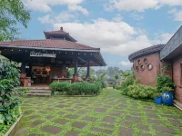 Kampung Bingo Glamping & Resto by Great Bali Villas Hotels near Bedugul