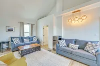 Family-Friendly Retreat Near Manistee Riverwalk - Dogs Allowed