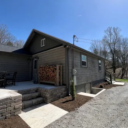 Fully Renovated Cottage - Minutes from Appalachian Trail & Carvins Cove Отели в г. Катоба