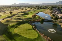 Upscale Home, Award Winning Golf, Trails & Parks, Private Heated & Cooled Pool! - 홈스테이
