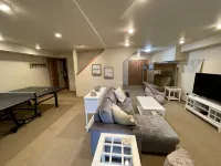 Luxurious Cabin Style Lake House walking distance to Lake Cushman - WiFi