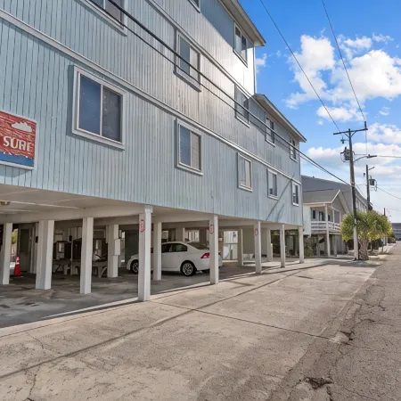 Luxurious Oceanfront Condo-Pool-Keyless Checkin-Complete Renovation RR Host