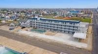 Cape Cod Inn Condos -# 307- Cocktails & Dreams with Ocean + Pool Views - Homestays