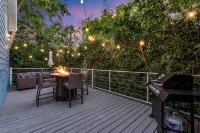 5 min. stroll to Downtown Mckinney! Family & Pet Friendly Cottage - 3성급