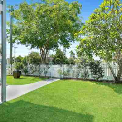 Bay Breeze Manor: Grand 5BR Queenslander Haven Hotel Exterior