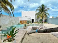 Coastal Casual Bliss: Beach + Pool + Rooftop Deck + Generator + Fast Internet - Pools